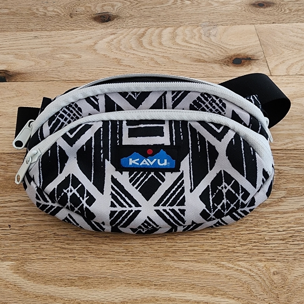 Kavu Spectator Waist Belt Bag Fanny Pack Pouch Canvas Lobby Tile White Black
